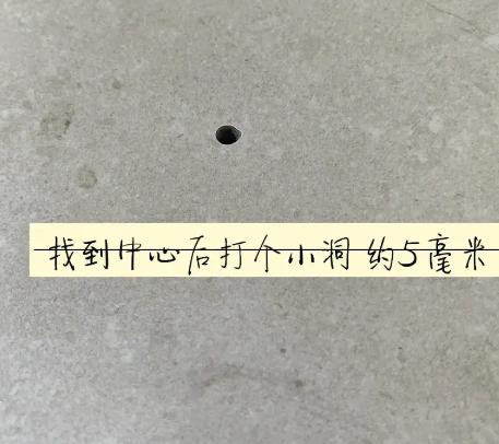 孟连瓷砖空鼓维修公司专业解答在瓷砖铺贴过程中，如果砂料搅拌不均匀，将会带来以下问题