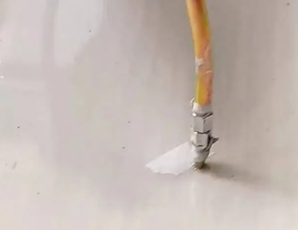 孟连瓷砖空鼓维修公司专业解答在瓷砖铺贴过程中，如果使用的砂料过粗（如全部使用了粗砂），可能会导致以下问题