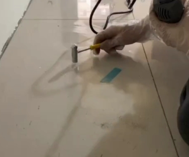 孟连瓷砖开裂维修公司专业分享瓷砖在铺贴前如果没有沥干水分，将会导致以下问题